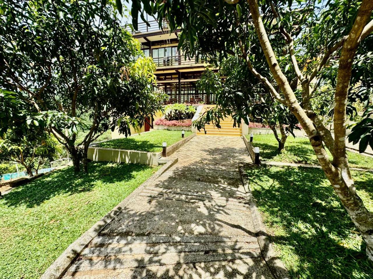 Aqua Dunhinda Villa Kandy Bagian luar foto